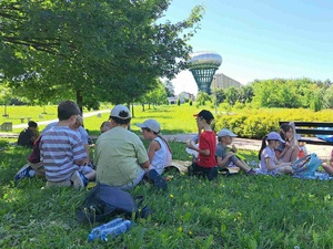 Wakacyjne senso-warsztaty - Uczestnicy podczas warsztatów