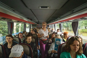 Wycieczka szlakiem małopolskiej ceramiki - Uczestnicy wycieczki w autokarze