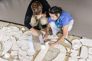 „Kompozycja miejska” - warsztaty ceramiczne - Uczestnicy podczas warsztatów