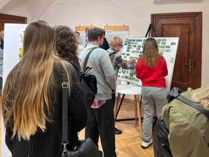 Wernisaż wystawy „Płytka Tarnowska” - Uczestnicy podczas wernisażu