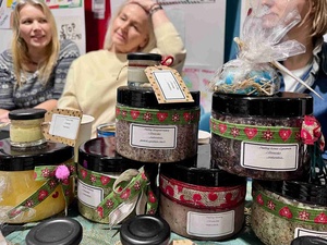 Przedświąteczny kiermasz twórczości i rękodzieła - Wystawcy podczas kiermaszu