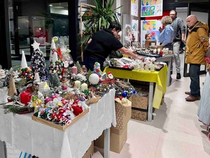 Przedświąteczny kiermasz twórczości i rękodzieła - Wystawcy podczas kiermaszu