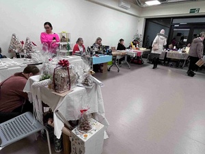 Przedświąteczny kiermasz twórczości i rękodzieła - Wystawcy podczas kiermaszu