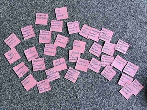 Bardzo Młoda Kultura - różowe karteczki z pomysłami na projekt