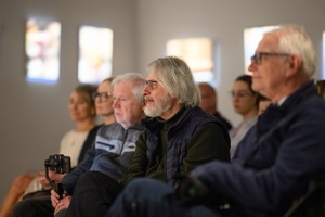 Wystawa: Nim zgaśnie Słońce - Publiczność podczas spotkania z autorką.