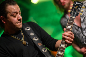 Koncert: The Bad Tales - Maciek Wester - gitarzysta The Bad Tales podczas koncertu w Piwnicach TCK