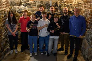 Koncert: SM Rock - Backstage - uczniowie przygotowują się do występu na scenie.