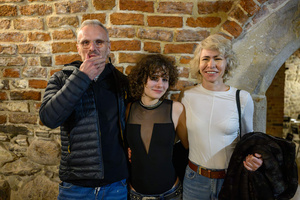 Koncert: SM Rock - Backstage - uczniowie przygotowują się do występu na scenie.