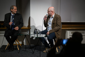 Wystawa: Rozważania nad istotą czasu - Autor Marek Kucharczyk i Tomasz Sobczak w trakcie spotkania.