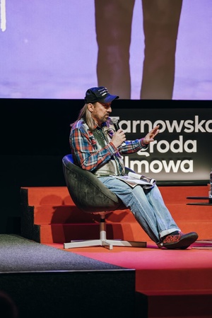 40. TNF: Dzień 4 (25.05.26) - Na scenie Marzenia Ryszard Jaźwiński zadaje pytanie Wojtkowi Smarzowskiemu podczas spotkania z widzami