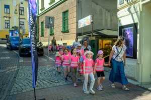 40. TNF: Dzień 5 (26.05.26) - Grupy dziecięce przybywające do kina na projekcje Filmów Młodego Widza