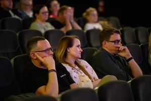 40. TNF: Dzień 7 (28.05.26) - W sali kinowej widzowie podczas spotkania z twórcami filmu "Pojedynek"