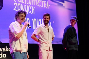 40. TNF: Dzień 8 (29.05.26) - Na scenie Marzenia reżyserzy Jakub Prysak („Bez reszty” ), Wojtek Węglarz („Bloodline”) i Paweł J.J. Modzelewski („O Świecenie!”) zapraszający widzów na projekcje swoich filmów krótkometrażowych