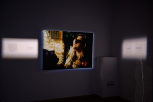 40. TNF: Dzień 8 (29.05.26) - Fragment wystawy fotografii Piotra Jaxy - Remebering Kieślowski w Galerii TCK