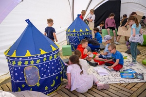 40. TNF: Dzień 8 (29.05.26) - Filmowy Rynek: strefa zabaw w namiocie festiwalowym
