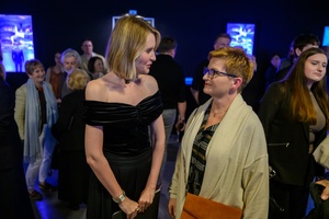 40. TNF: Gala Wręczenia Nagród - W hallu Marzenia Zastępczyni Dyrektora TCK Dominika Dąbek i posłanka na Sejm RP Urszula Augustyn