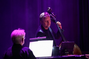 40. TNF: Gala Wręczenia Nagród - Na scenie Marzenia trio Andrzeja Jagodzińskiego z wokalistką Agnieszką Wilczyńską i trębaczem Robertem Majewskim występujący na zakończenie Gali