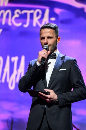 40. TNF: Gala Wręczenia Nagród - Na scenie Marzenia Sebastian Szafarz prowadzący dalszą część Gali