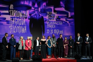 40. TNF: Gala Wręczenia Nagród - Na scenie Marzenia, wywołani przez Prezydenta Miasta, byli i obecni pracownicy, organizatorzy Tarnowskiej Nagrody Filmowej