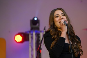 Starówka Jazz Festival - Zygi Jazz Band / Leliwa Jazz Band - Koncert jazzowy w Amfiteatrze w Tarnowie – widok na scenę i zgromadzoną publiczność.