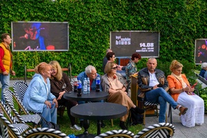 Starówka Jazz Festival - Zygi Jazz Band / Leliwa Jazz Band - Koncert jazzowy w Amfiteatrze w Tarnowie – widok na scenę i zgromadzoną publiczność.