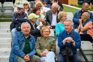 Starówka Jazz Festival - Zygi Jazz Band / Leliwa Jazz Band - Koncert jazzowy w Amfiteatrze w Tarnowie – widok na scenę i zgromadzoną publiczność.