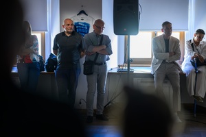 Wystawa: Alchemia obrazu - Publiczność wystawy podczas otwarcia.