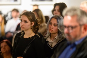 Wystawa: Zrozumie życie - Publiczność podczas zapowiedzi na otwarcie.
