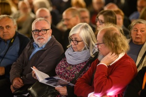 Wystawa: Zrozumie życie - Publiczność podczas zapowiedzi na otwarcie.