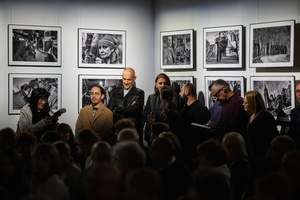 Wystawa: Zrozumie życie - Publiczność podczas zapowiedzi na otwarcie.
