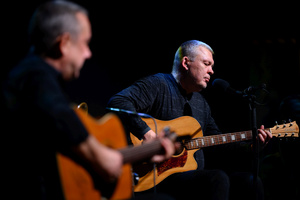 Koncert: Adam Nowak i Akustyk Amigos - Artyści na scenie (od lewej): Jarek Treliński, Tomasz Nowak, Adam Nowak, Karim Martusewicz