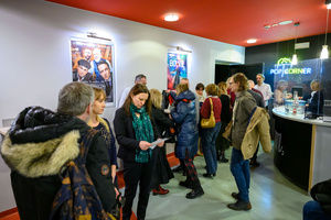 Koncert: Adam Nowak i Akustyk Amigos - Hall kina Marzenie przed koncertem.